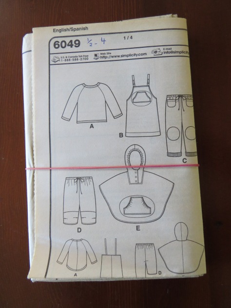 6049 Pattern with poncho - Size 6 months to 4 years